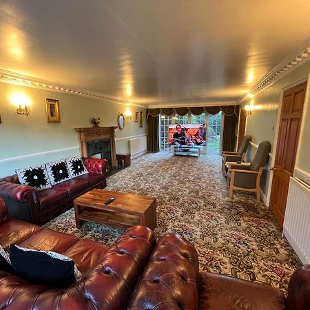Unwind In Comfort At Cosy Caradus Your 4 Bedroom Home Sweet Home! Бірмінгем Екстер'єр фото
