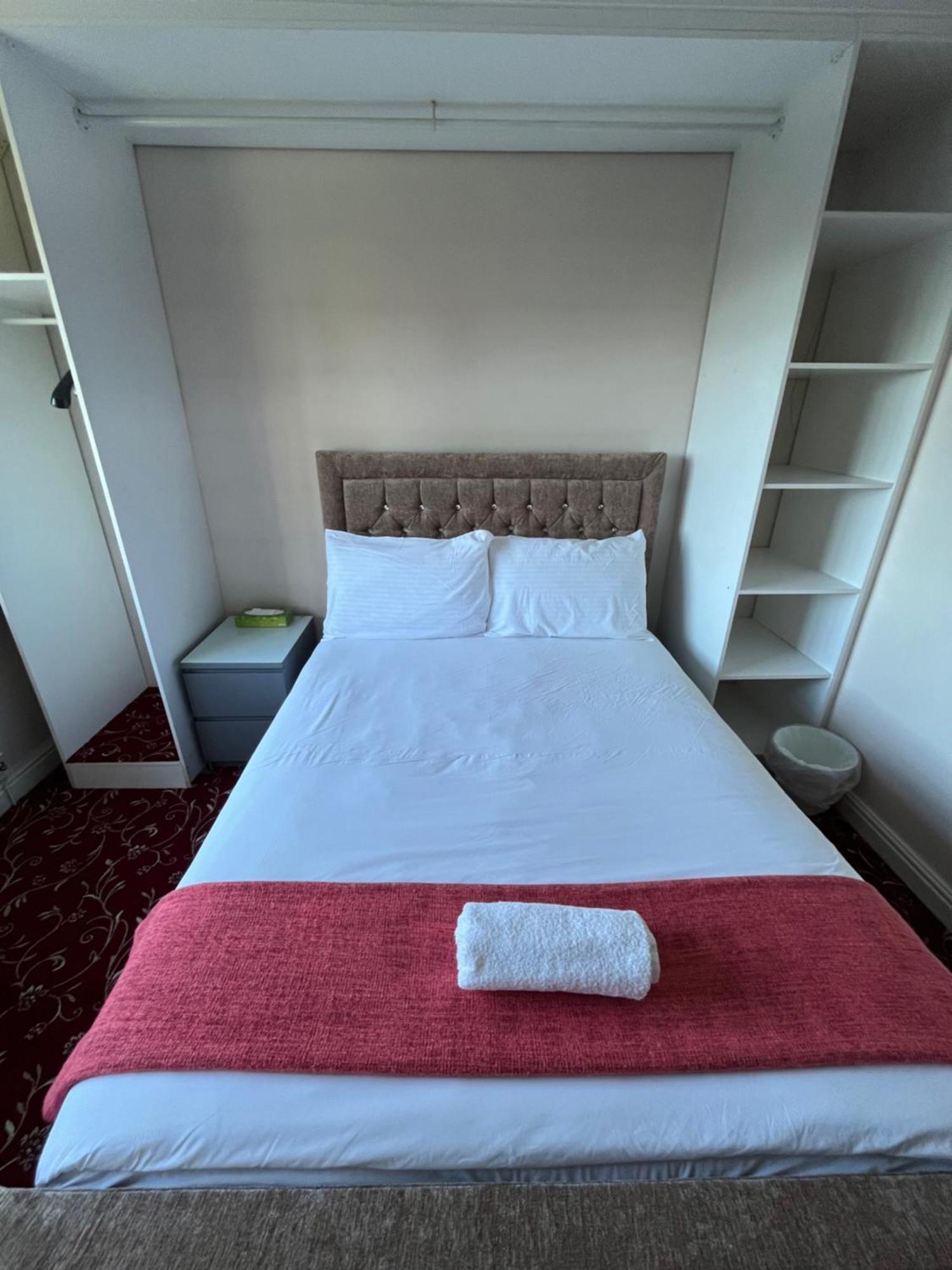 Unwind In Comfort At Cosy Caradus Your 4 Bedroom Home Sweet Home! Бірмінгем Екстер'єр фото