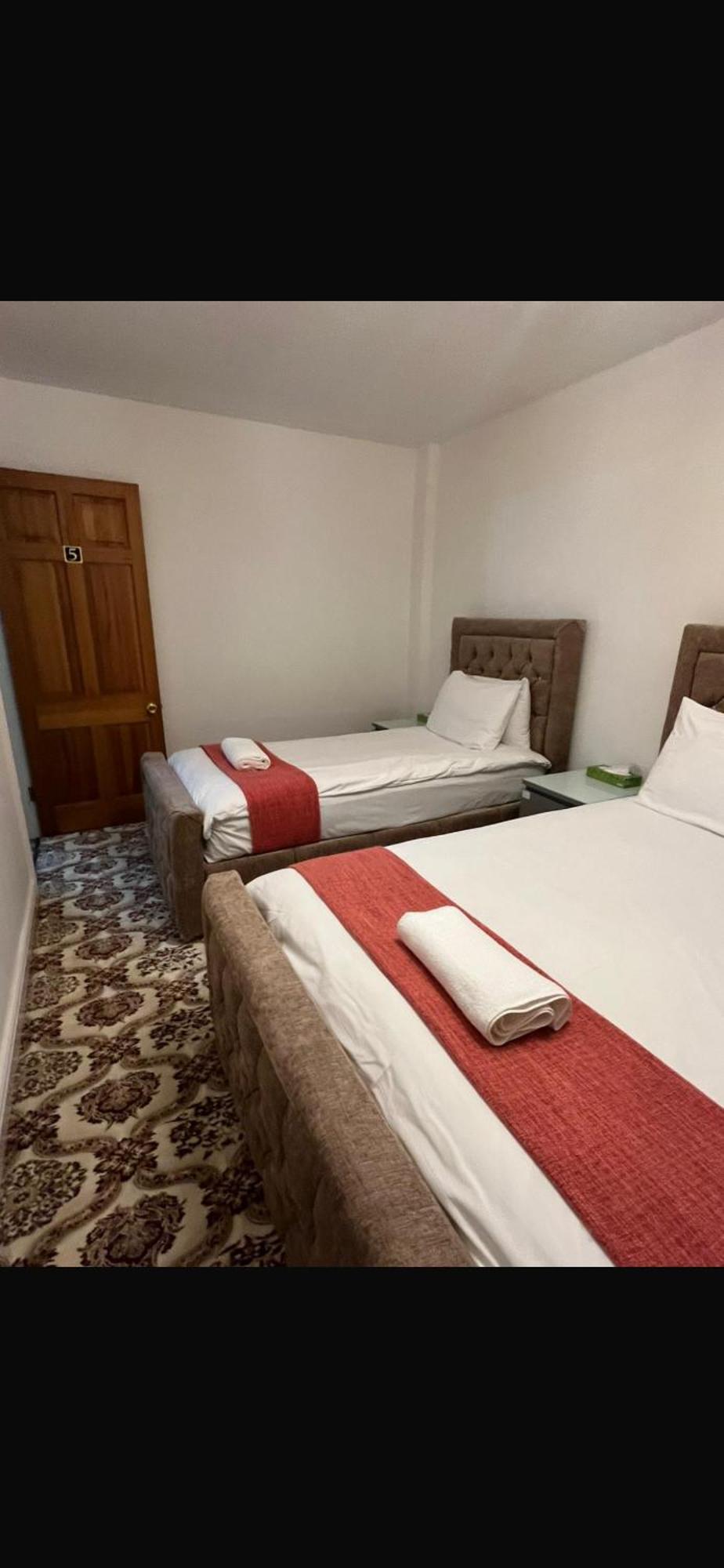 Unwind In Comfort At Cosy Caradus Your 4 Bedroom Home Sweet Home! Бірмінгем Екстер'єр фото