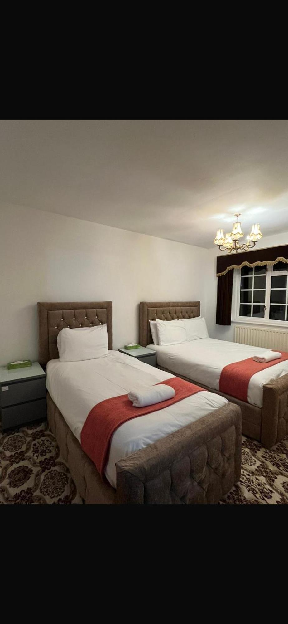 Unwind In Comfort At Cosy Caradus Your 4 Bedroom Home Sweet Home! Бірмінгем Екстер'єр фото