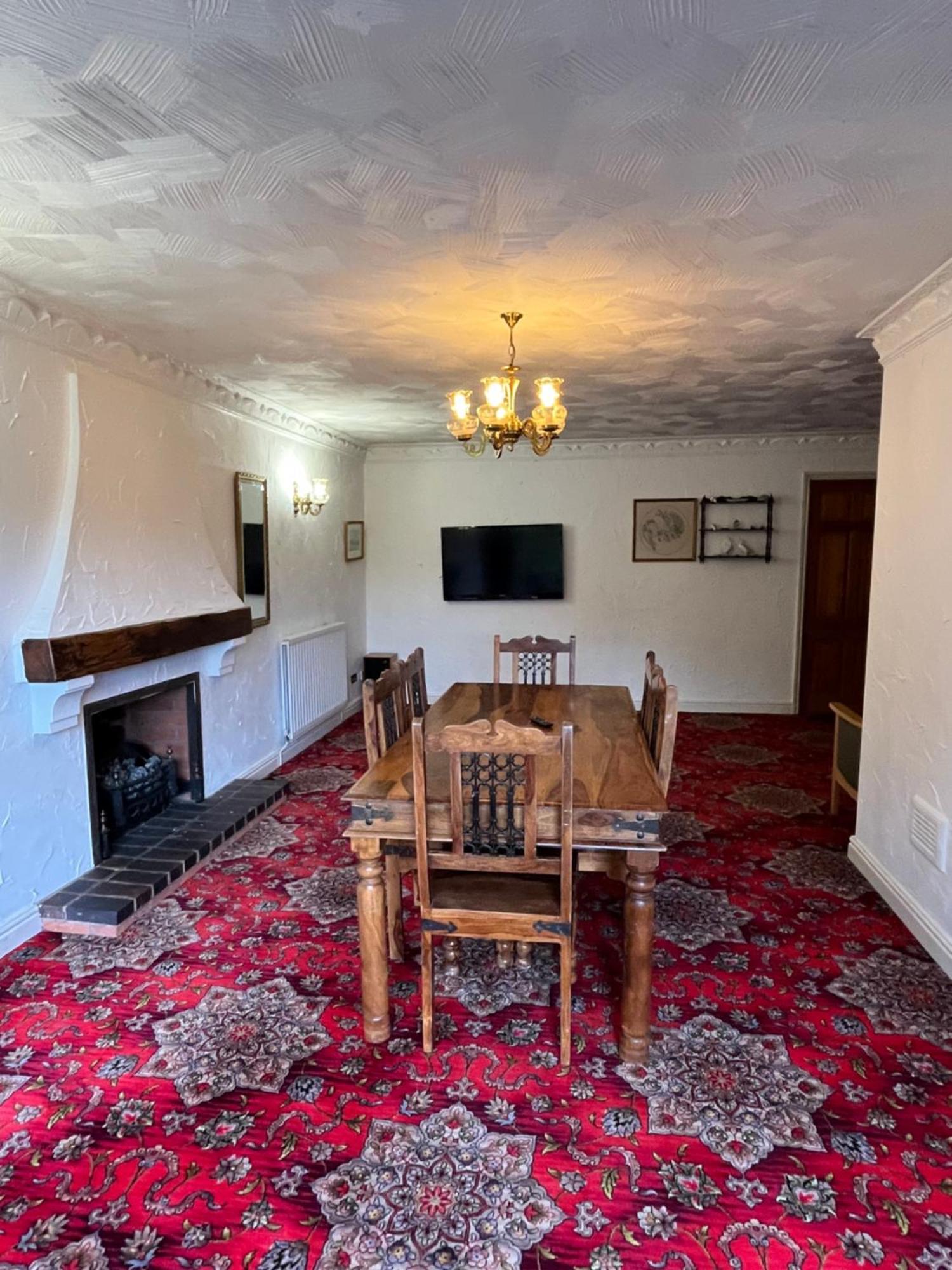 Unwind In Comfort At Cosy Caradus Your 4 Bedroom Home Sweet Home! Бірмінгем Екстер'єр фото